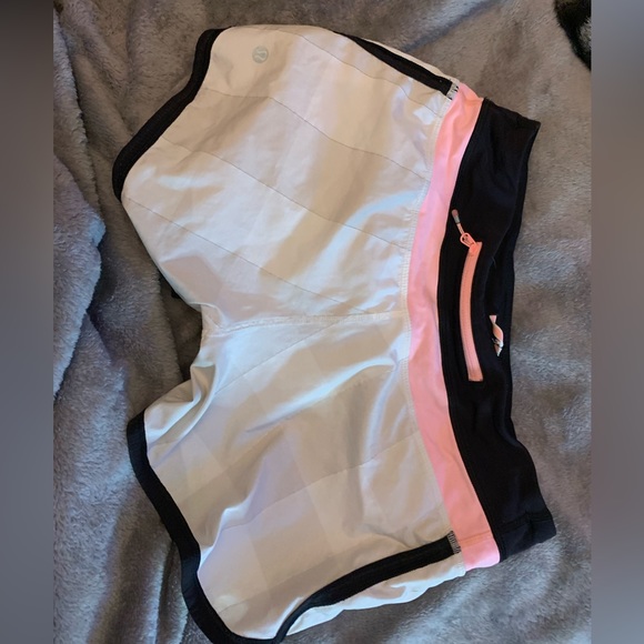 Lululemon athletic shorts size 4 $29 lightly used - Picture 2 of 3